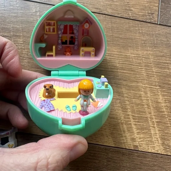 Vintage Bedtime Heart-Shaped Dollhouse Polly Pocket - Picture 5 of 12